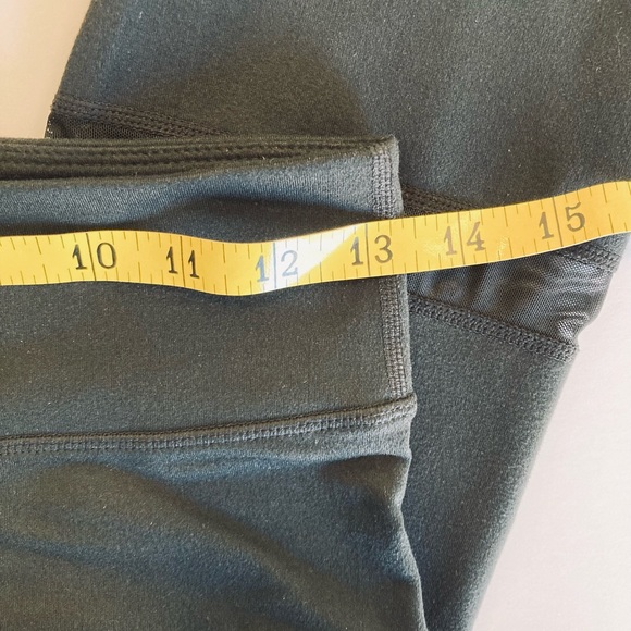 Fabletics Black with Sheer Accents Capri Pocket Leggings Size XS - Picture 10 of 12